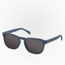 Load image into Gallery viewer, Side view of the Sunglasses Calbuco Karun color Blue made with ECONYL® regenerated nylon
