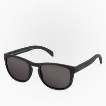 Load image into Gallery viewer, Side view of the Sunglasses Tagua Tagua Karun color Black made with ECONYL® regenerated nylon
