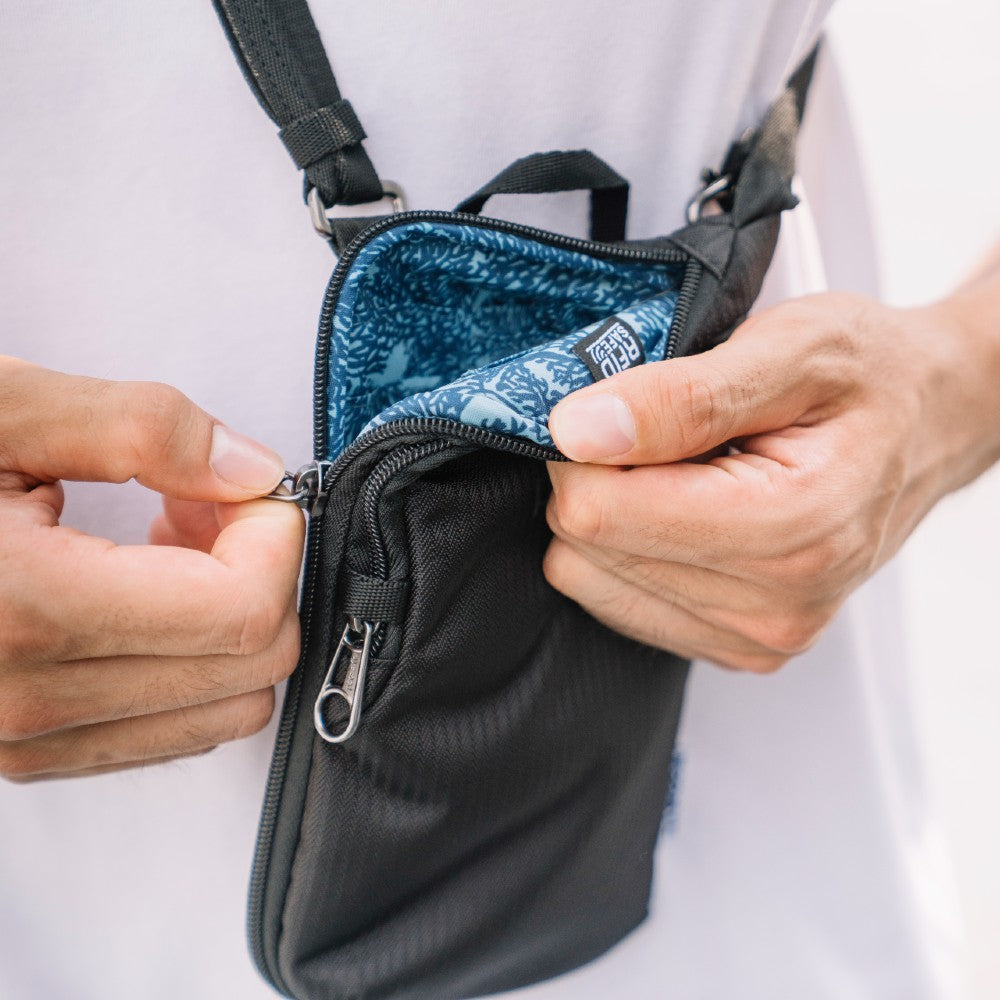 Inside view of the Pacsafe Daysafe Anti-Theft Tech Crossbody color Black made with ECONYL® regenerated nylon