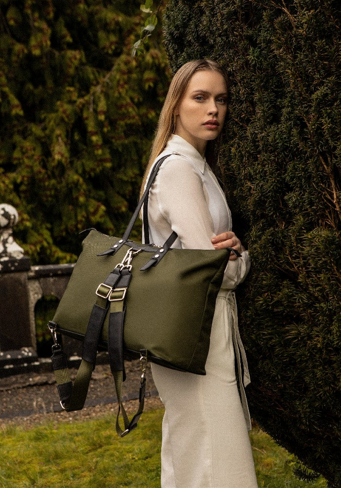 The Gallery Tote To Backpack aoife® color Military green made with ECONYL® regenerated nylon