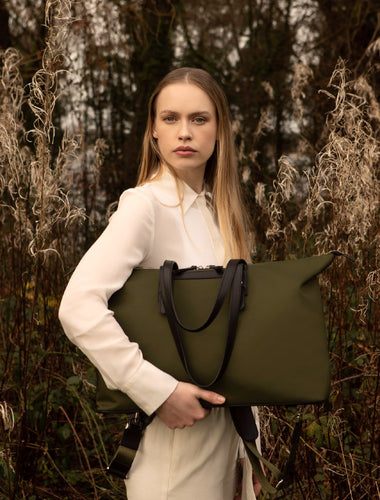 The Gallery Tote To Backpack aoife® color Military green made with ECONYL® regenerated nylon