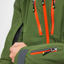 Load image into Gallery viewer, Zipper detail of the Snowbird Jacket Hey Sport color Military Green made with ECONYL® regenerated nylon
