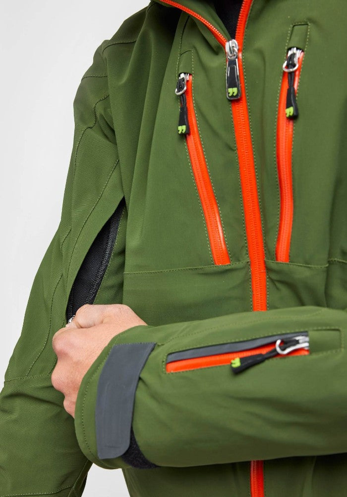 Zipper detail of the Snowbird Jacket Hey Sport color Military Green made with ECONYL® regenerated nylon