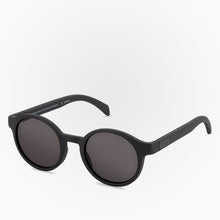 Load image into Gallery viewer, Side view of the Sunglasses Cochamo Karun color Black made with ECONYL® regenerated nylon
