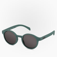 Load image into Gallery viewer, Side view of the Sunglasses Cochamo Karun color Green made with ECONYL® regenerated nylon
