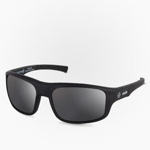 Load image into Gallery viewer, Side view of the Sunglasses Sailing Edition Karun color Black Dark made with ECONYL® regenerated nylon
