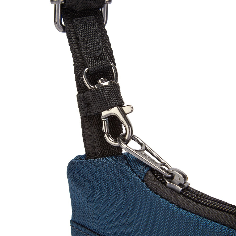 Detail of the Pacsafe Daysafe Anti-Theft Tech Crossbody color Ocean made with ECONYL® regenerated nylon