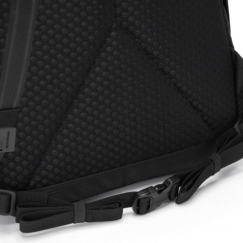 Detail of the Pacsafe Vibe 25L Anti-Theft Backpack color Black made with ECONYL® regenerated nylon
